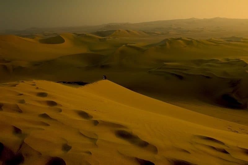 solo travel myths dunes